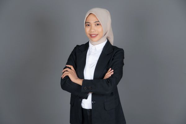 how to wear a suit for women